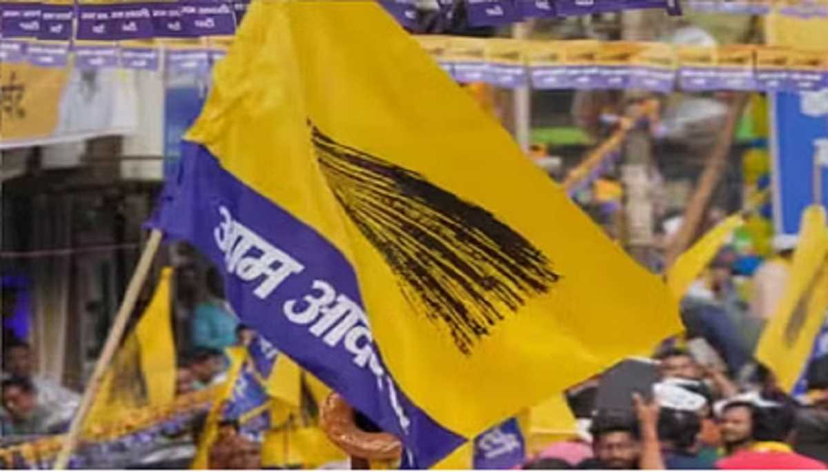 दिल्ली में पानी और सीवर कनेक्शन महंगा, आम आदमी पार्टी ने किया विरोध